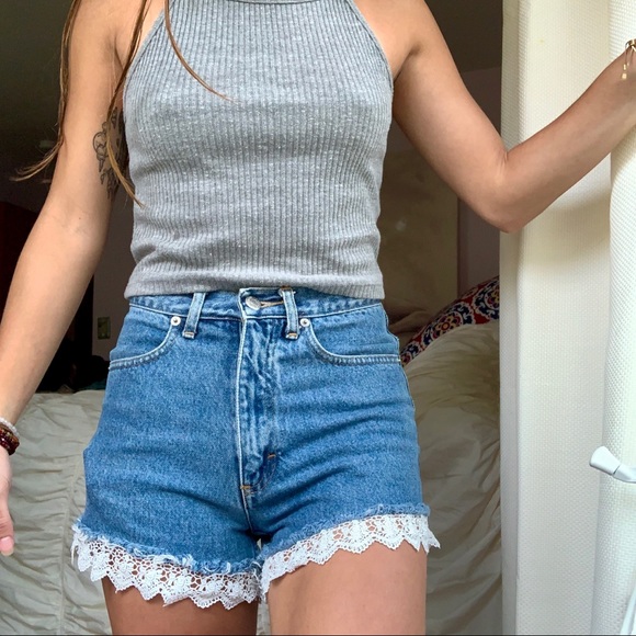 [SOLD ON DEPOP] High-Waisted Shorts - Picture 2 of 4